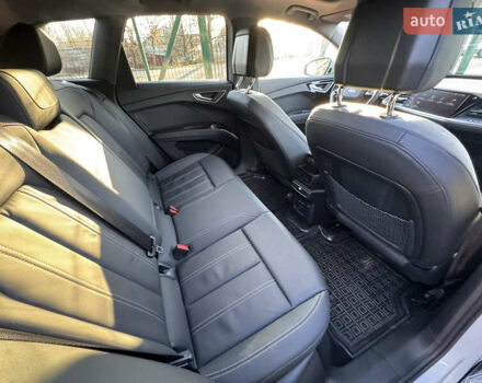 Белый Ауди Q4 e-tron, объемом двигателя 0 л и пробегом 45 тыс. км за 29999 $, фото 33 на Automoto.ua