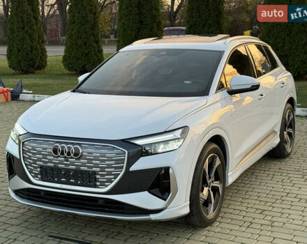 Белый Ауди Q4 e-tron, объемом двигателя 0 л и пробегом 65 тыс. км за 28500 $, фото 4 на Automoto.ua
