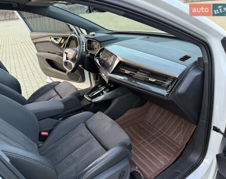 Белый Ауди Q4 e-tron, объемом двигателя 0 л и пробегом 65 тыс. км за 28500 $, фото 19 на Automoto.ua