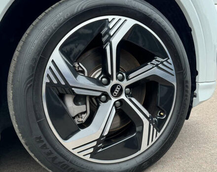 Белый Ауди Q4 e-tron, объемом двигателя 0 л и пробегом 6 тыс. км за 28500 $, фото 24 на Automoto.ua