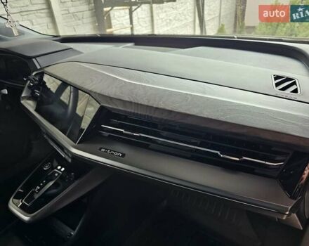 Ауди Q4 e-tron 2023 в Харькове на Automoto.ua Белый Ауди Q4 e-tron, объемом двигателя 0 л и пробегом 8 тыс. км за 29500 $, фото 14 на Automoto.ua