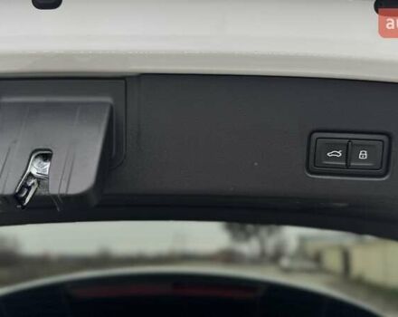 Білий Ауді Q4 e-tron, об'ємом двигуна 0 л та пробігом 16 тис. км за 31950 $, фото 31 на Automoto.ua