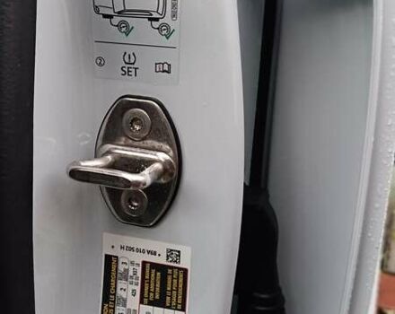 Білий Ауді Q4 e-tron, об'ємом двигуна 0 л та пробігом 16 тис. км за 31950 $, фото 61 на Automoto.ua