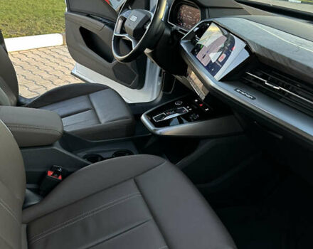 Белый Ауди Q4 e-tron, объемом двигателя 0 л и пробегом 43 тыс. км за 26950 $, фото 29 на Automoto.ua