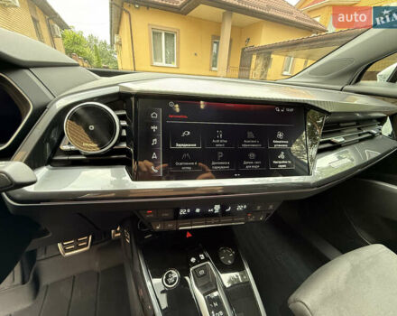 Белый Ауди Q4 e-tron, объемом двигателя 0 л и пробегом 47 тыс. км за 29800 $, фото 12 на Automoto.ua
