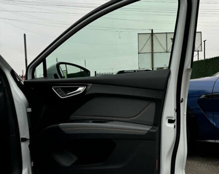 Белый Ауди Q4 e-tron, объемом двигателя 0 л и пробегом 6 тыс. км за 28500 $, фото 25 на Automoto.ua