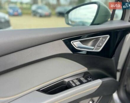 Белый Ауди Q4 e-tron, объемом двигателя 0 л и пробегом 18 тыс. км за 27500 $, фото 13 на Automoto.ua