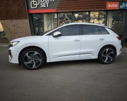 Белый Ауди Q4 e-tron, объемом двигателя 0 л и пробегом 20 тыс. км за 28700 $, фото 3 на Automoto.ua