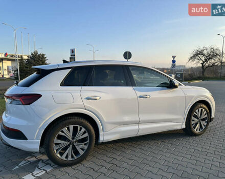 Белый Ауди Q4 e-tron, объемом двигателя 0 л и пробегом 43 тыс. км за 26950 $, фото 5 на Automoto.ua