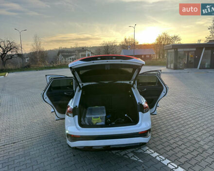 Белый Ауди Q4 e-tron, объемом двигателя 0 л и пробегом 43 тыс. км за 26950 $, фото 38 на Automoto.ua