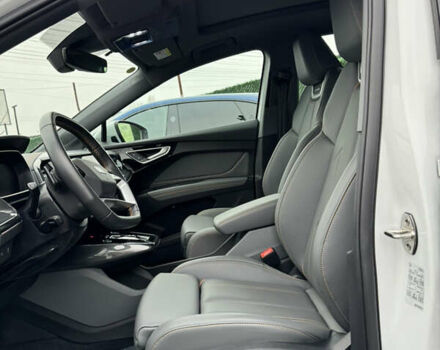 Білий Ауді Q4 e-tron, об'ємом двигуна 0 л та пробігом 25 тис. км за 28000 $, фото 19 на Automoto.ua