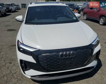 Белый Ауди Q4 e-tron, объемом двигателя 0 л и пробегом 5 тыс. км за 13000 $, фото 5 на Automoto.ua