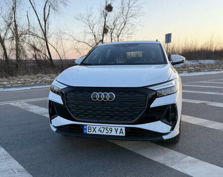 Белый Ауди Q4 e-tron, объемом двигателя 0 л и пробегом 23 тыс. км за 35400 $, фото 3 на Automoto.ua