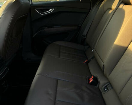 Белый Ауди Q4 e-tron, объемом двигателя 0 л и пробегом 43 тыс. км за 26950 $, фото 20 на Automoto.ua