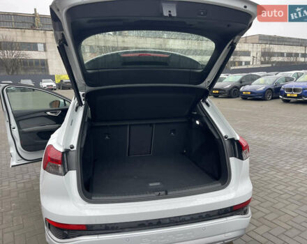 Белый Ауди Q4 e-tron, объемом двигателя 0 л и пробегом 16 тыс. км за 29500 $, фото 9 на Automoto.ua