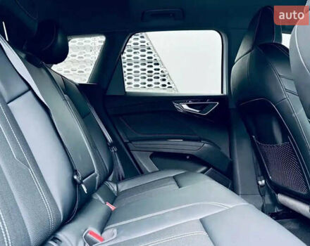 Ауди Q4 e-tron 2023 в Киеве на Automoto.ua Белый Ауди Q4 e-tron, объемом двигателя 0 л и пробегом 6 тыс. км за 27000 $, фото 6 на Automoto.ua