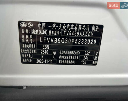 Белый Ауди Q4 e-tron, объемом двигателя 0 л и пробегом 16 тыс. км за 29500 $, фото 10 на Automoto.ua