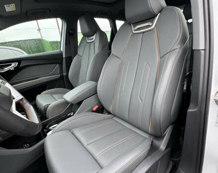 Белый Ауди Q4 e-tron, объемом двигателя 0 л и пробегом 6 тыс. км за 28500 $, фото 19 на Automoto.ua