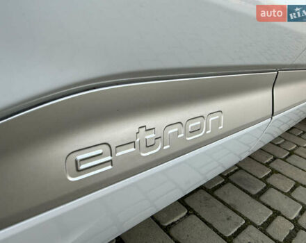 Белый Ауди Q4 e-tron, объемом двигателя 0 л и пробегом 65 тыс. км за 28500 $, фото 14 на Automoto.ua