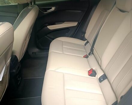 Ауді Q4 e-tron 2023 у Харкові на Automoto.ua Білий Ауді Q4 e-tron, об'ємом двигуна 0 л та пробігом 32 тис. км за 32000 $, фото 1 на Automoto.ua