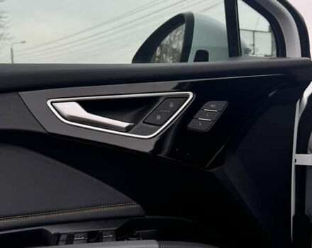 Білий Ауді Q4 e-tron, об'ємом двигуна 0 л та пробігом 25 тис. км за 28000 $, фото 17 на Automoto.ua