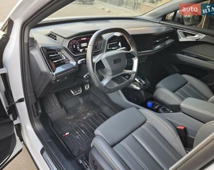 Белый Ауди Q4 e-tron, объемом двигателя 0 л и пробегом 20 тыс. км за 28700 $, фото 16 на Automoto.ua