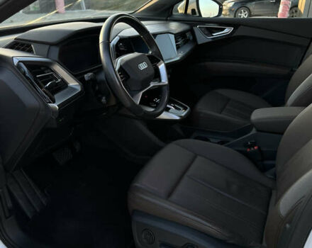 Белый Ауди Q4 e-tron, объемом двигателя 0 л и пробегом 43 тыс. км за 26950 $, фото 14 на Automoto.ua