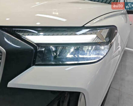 Білий Ауді Q4 e-tron, об'ємом двигуна 0 л та пробігом 22 тис. км за 25999 $, фото 2 на Automoto.ua