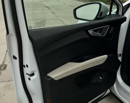 Білий Ауді Q4 e-tron, об'ємом двигуна 0 л та пробігом 16 тис. км за 31950 $, фото 22 на Automoto.ua