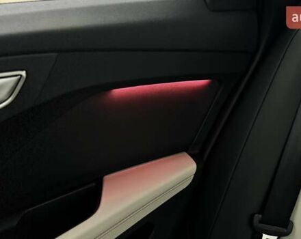 Білий Ауді Q4 e-tron, об'ємом двигуна 0 л та пробігом 16 тис. км за 31950 $, фото 49 на Automoto.ua