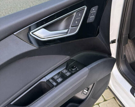 Белый Ауди Q4 e-tron, объемом двигателя 0 л и пробегом 65 тыс. км за 28500 $, фото 20 на Automoto.ua