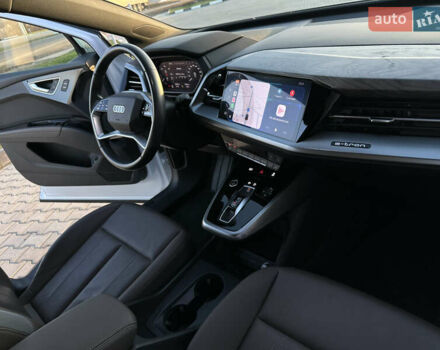 Белый Ауди Q4 e-tron, объемом двигателя 0 л и пробегом 43 тыс. км за 26950 $, фото 30 на Automoto.ua