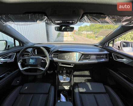 Білий Ауді Q4 e-tron, об'ємом двигуна 0 л та пробігом 20 тис. км за 28500 $, фото 8 на Automoto.ua