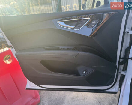 Белый Ауди Q4 e-tron, объемом двигателя 0 л и пробегом 45 тыс. км за 29999 $, фото 10 на Automoto.ua