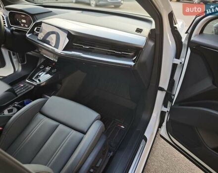 Белый Ауди Q4 e-tron, объемом двигателя 0 л и пробегом 20 тыс. км за 28700 $, фото 9 на Automoto.ua