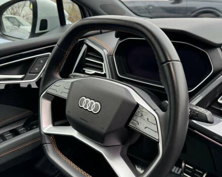 Белый Ауди Q4 e-tron, объемом двигателя 0 л и пробегом 6 тыс. км за 28500 $, фото 31 на Automoto.ua