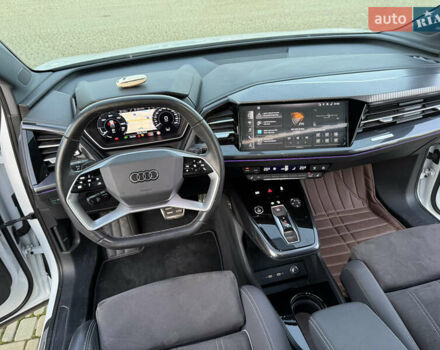 Белый Ауди Q4 e-tron, объемом двигателя 0 л и пробегом 65 тыс. км за 28500 $, фото 31 на Automoto.ua