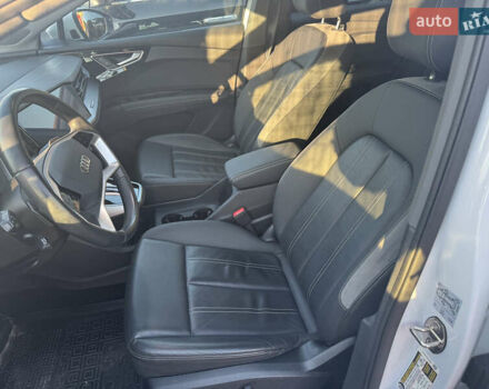 Белый Ауди Q4 e-tron, объемом двигателя 0 л и пробегом 45 тыс. км за 29999 $, фото 15 на Automoto.ua