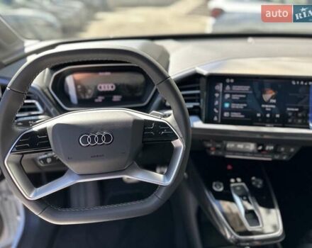 Белый Ауди Q4 e-tron, объемом двигателя 0 л и пробегом 33 тыс. км за 27399 $, фото 7 на Automoto.ua