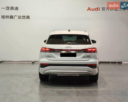 Білий Ауді Q4 e-tron, об'ємом двигуна 0 л та пробігом 22 тис. км за 25999 $, фото 4 на Automoto.ua