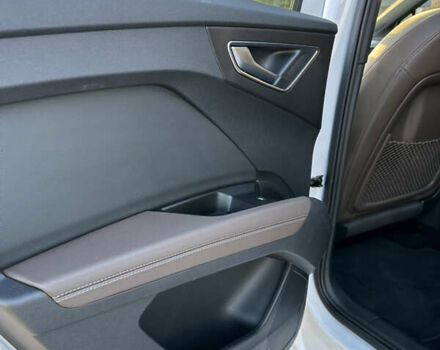 Белый Ауди Q4 e-tron, объемом двигателя 0 л и пробегом 43 тыс. км за 26950 $, фото 18 на Automoto.ua