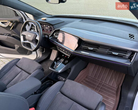 Белый Ауди Q4 e-tron, объемом двигателя 0 л и пробегом 65 тыс. км за 28500 $, фото 24 на Automoto.ua