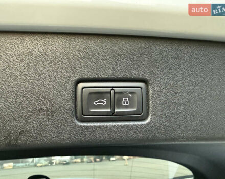 Белый Ауди Q4 e-tron, объемом двигателя 0 л и пробегом 65 тыс. км за 28500 $, фото 39 на Automoto.ua