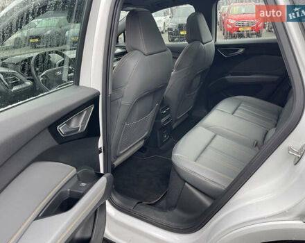 Белый Ауди Q4 e-tron, объемом двигателя 0 л и пробегом 16 тыс. км за 29500 $, фото 6 на Automoto.ua