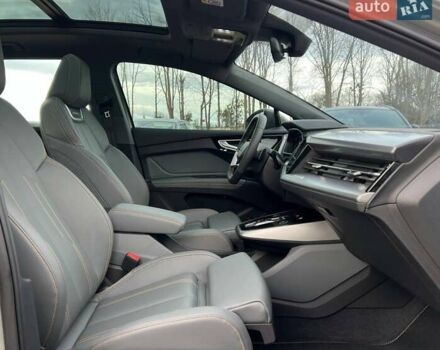 Белый Ауди Q4 e-tron, объемом двигателя 0 л и пробегом 18 тыс. км за 27500 $, фото 17 на Automoto.ua