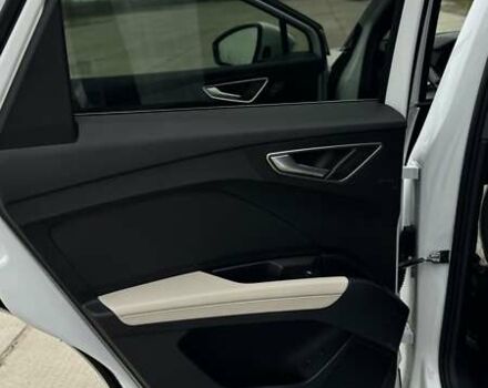 Білий Ауді Q4 e-tron, об'ємом двигуна 0 л та пробігом 16 тис. км за 31950 $, фото 23 на Automoto.ua