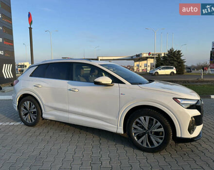 Белый Ауди Q4 e-tron, объемом двигателя 0 л и пробегом 43 тыс. км за 26950 $, фото 4 на Automoto.ua