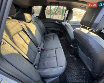 Белый Ауди Q4 e-tron, объемом двигателя 0 л и пробегом 45 тыс. км за 29999 $, фото 32 на Automoto.ua