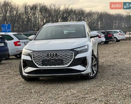 Белый Ауди Q4 e-tron, объемом двигателя 0 л и пробегом 18 тыс. км за 27500 $, фото 1 на Automoto.ua