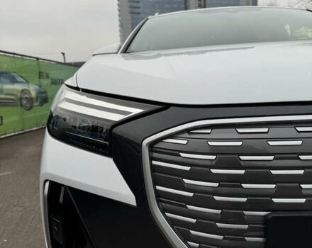 Белый Ауди Q4 e-tron, объемом двигателя 0 л и пробегом 6 тыс. км за 28500 $, фото 7 на Automoto.ua
